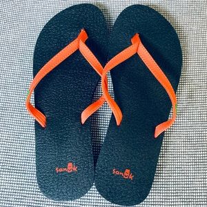 NWOT Sanuk Cushioned Flip Flop Sandals 8